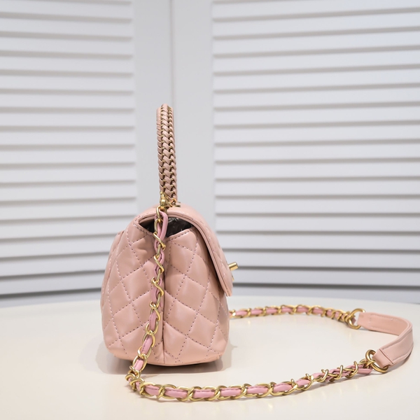 シャネルバッグ背面デザイン